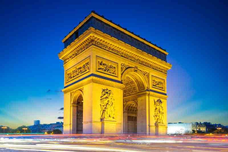  Arc de Triomphe