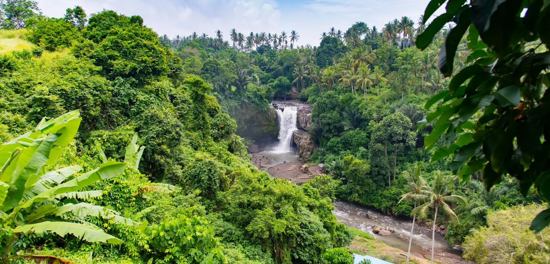  Tegenungan Waterfall 