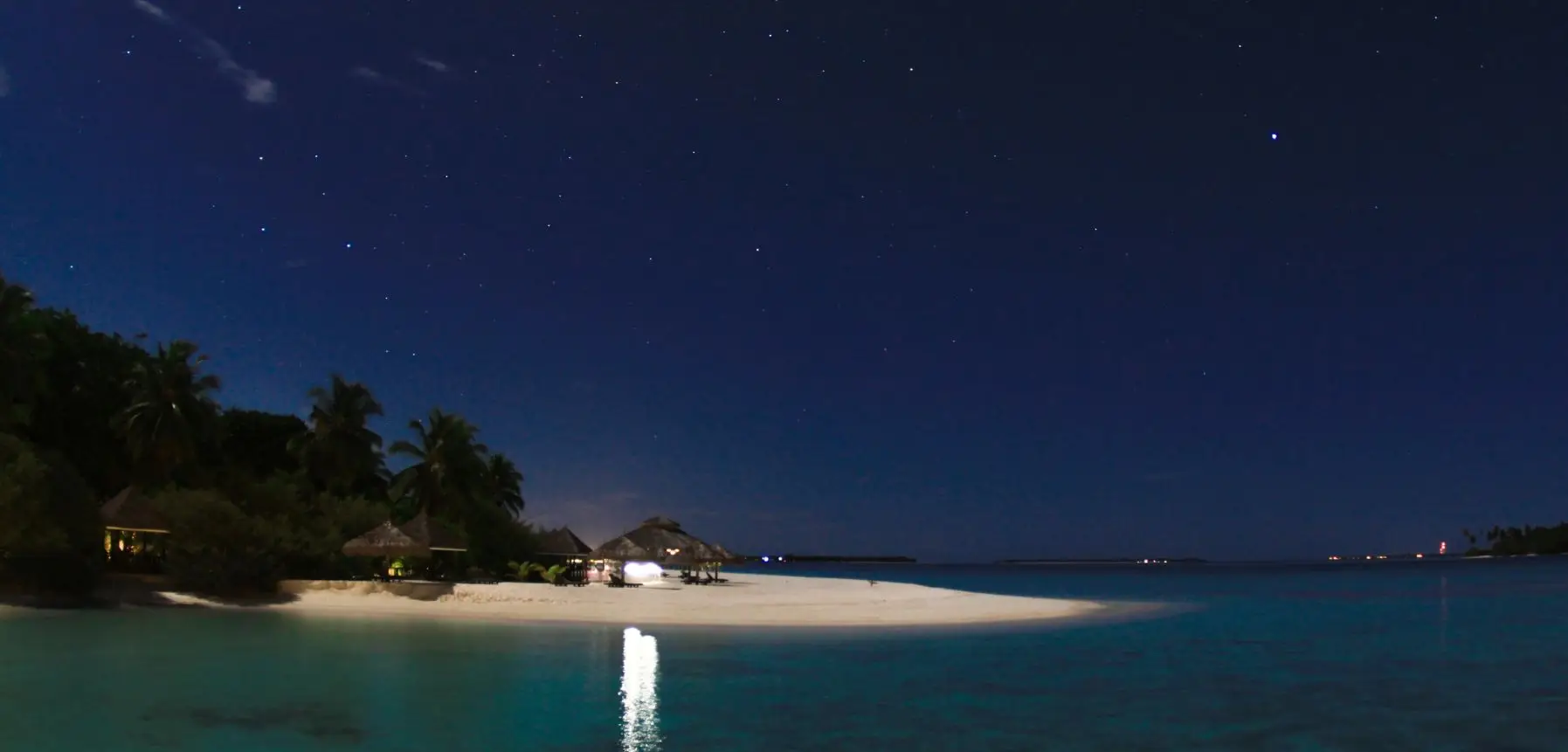 romantic beach dinner