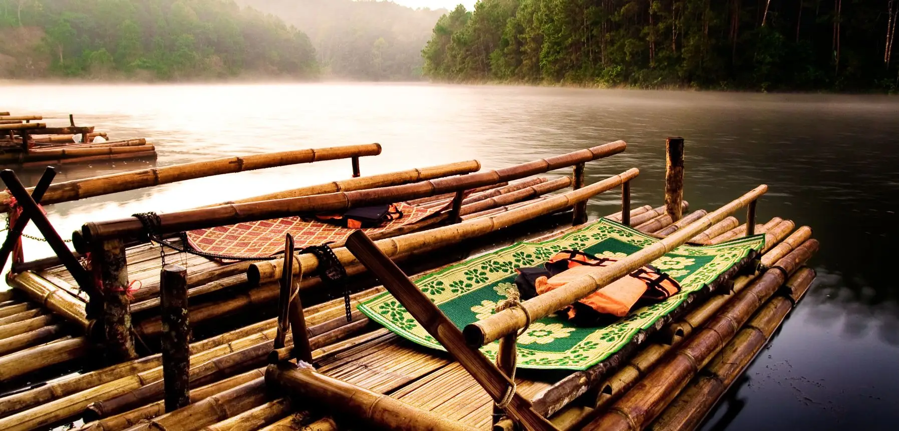 bamboo rafting in periyar lake
