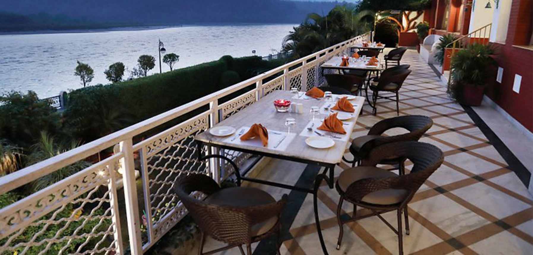 Jal & Jalebi – Luxurious And Calm
