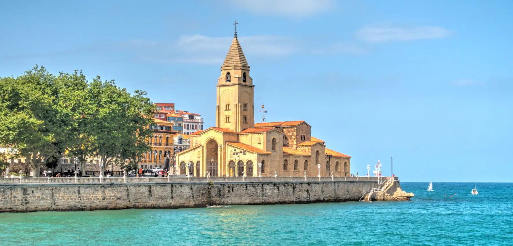 solo  female traveling in spain